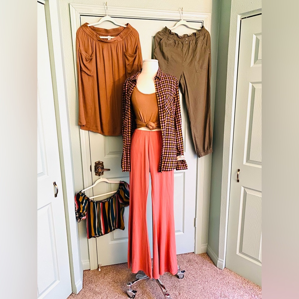 7 piece BUNDLE 1 pant 1 legging 1 tank 1 crop top 1 skirt 1 flannel 1 bracelet - Picture 2 of 11